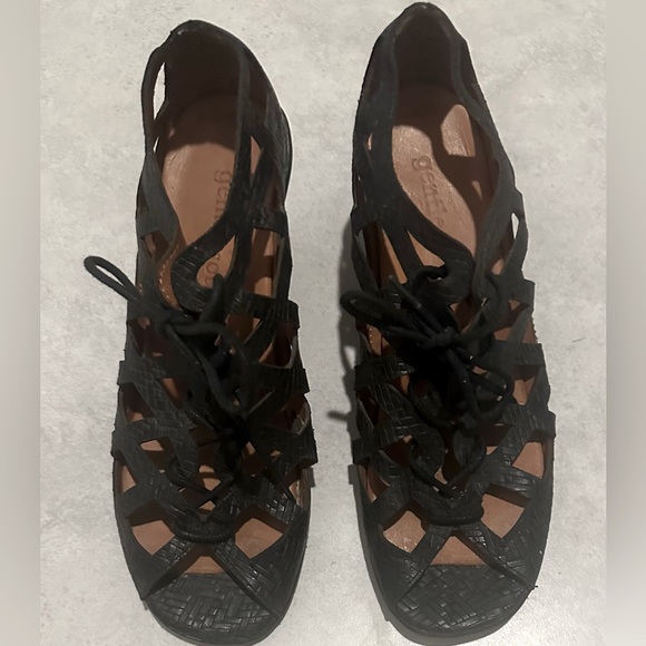GENTLE SOULS GLADIATOR SANDAL - Picture 1 of 4